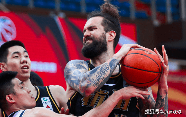 中锋独力砍分，球队获得胜利关键