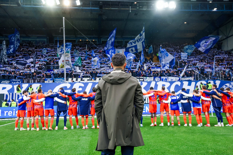 沙尔克队逆转比赛,连胜记录延续 沙尔克队逆转比赛,连胜记录延续