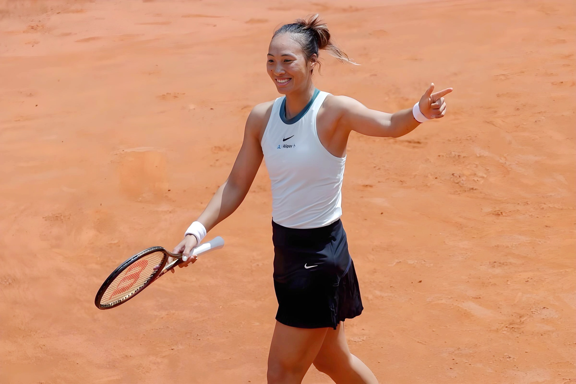 关于中国选手大放异彩,赛场上的风采无人匹敌的信息 关于中国选手大放异彩,赛场上的风采无人匹敌的信息