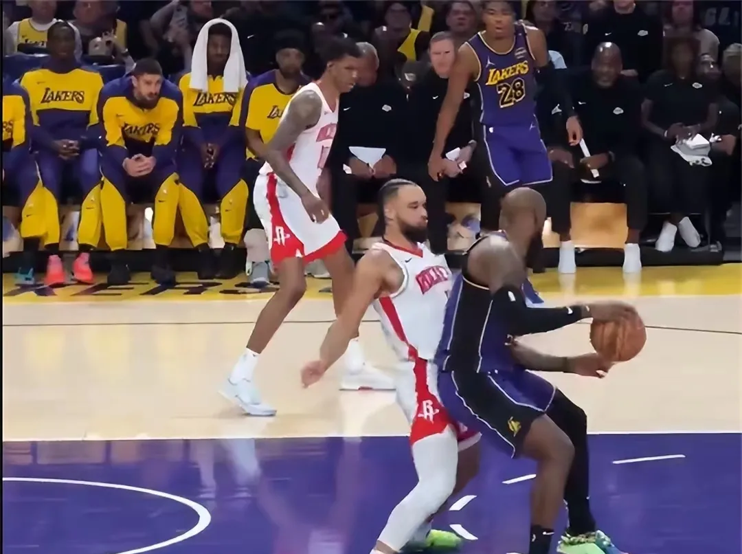 昂熱遭遇连败,客场不敌对手踢出低迷表现的简单介绍 昂熱遭遇连败,客场不敌对手踢出低迷表现的简单介绍