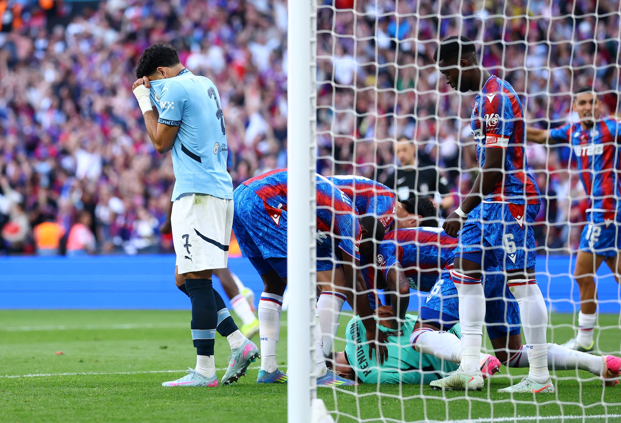 包含曼城豪取胜利，尤文图斯失利的词条