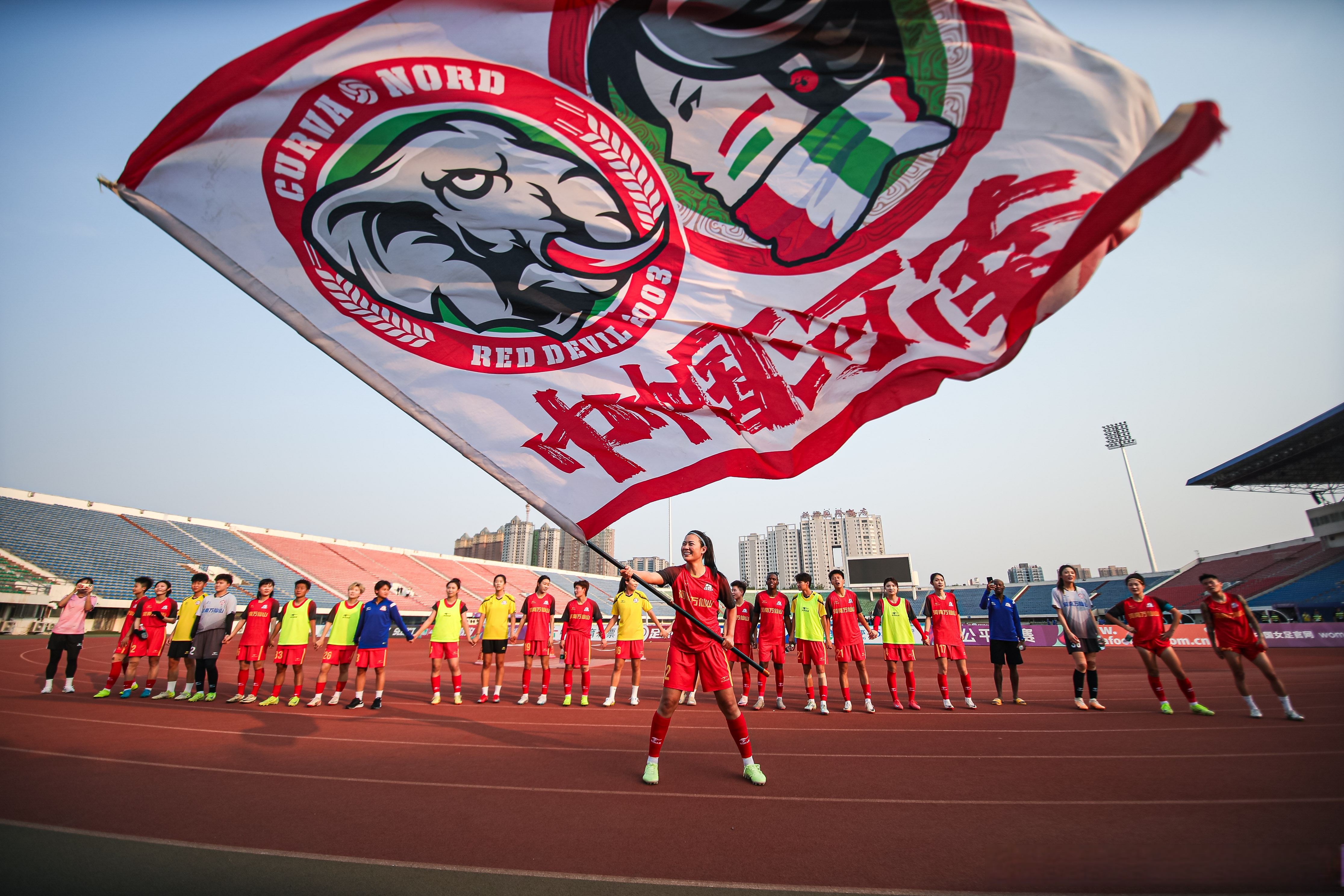 包含国际赛场上中国队披荆斩棘取得胜利的词条