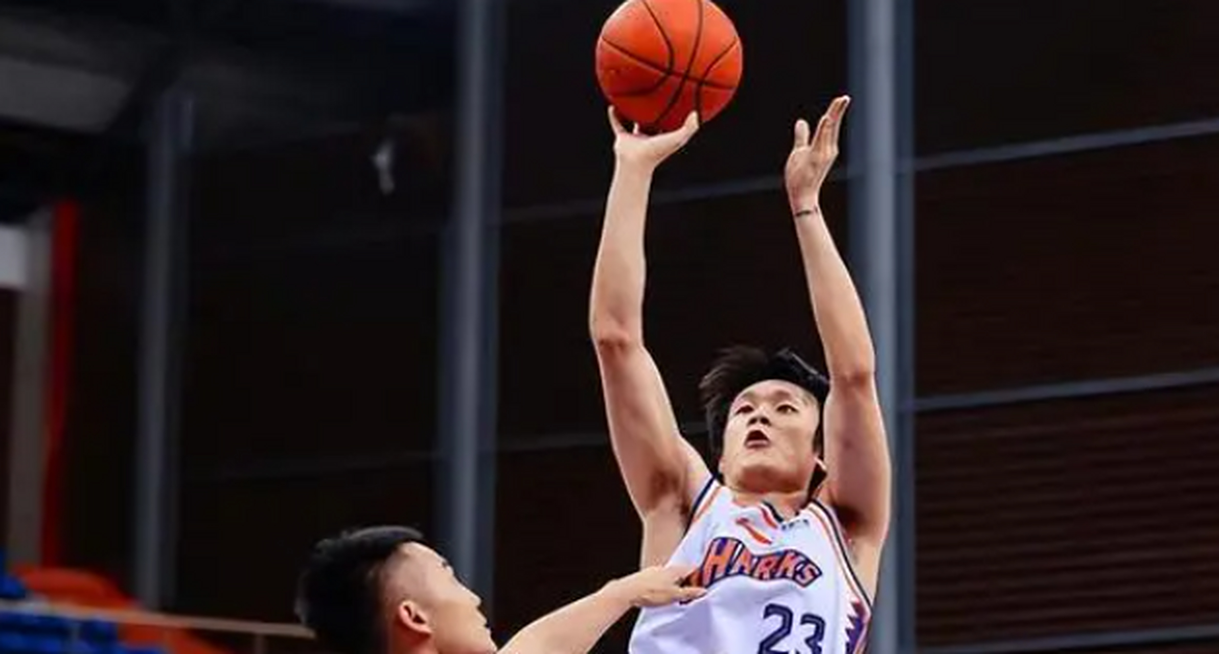 丁彦雨航助攻，辽宁队轻松胜出