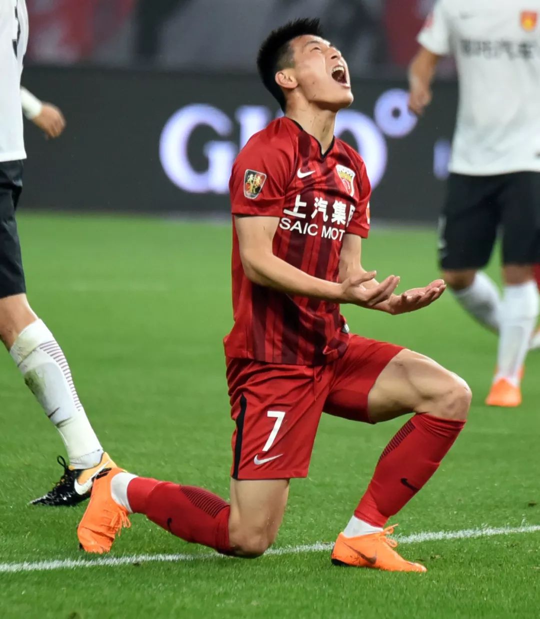 关于上海上港迎战河北华夏，谁将驰骋赛场？的信息