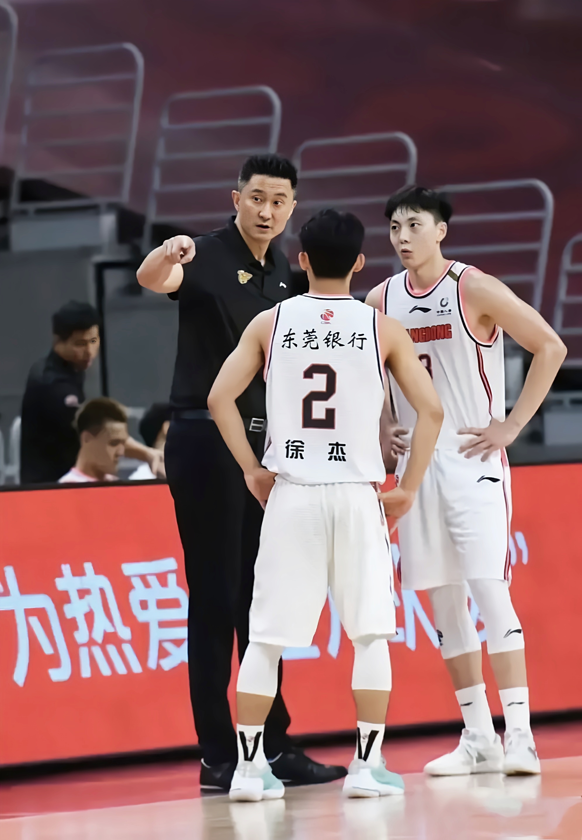 广东宏远遭遇广州队挑战，胜负难料的简单介绍