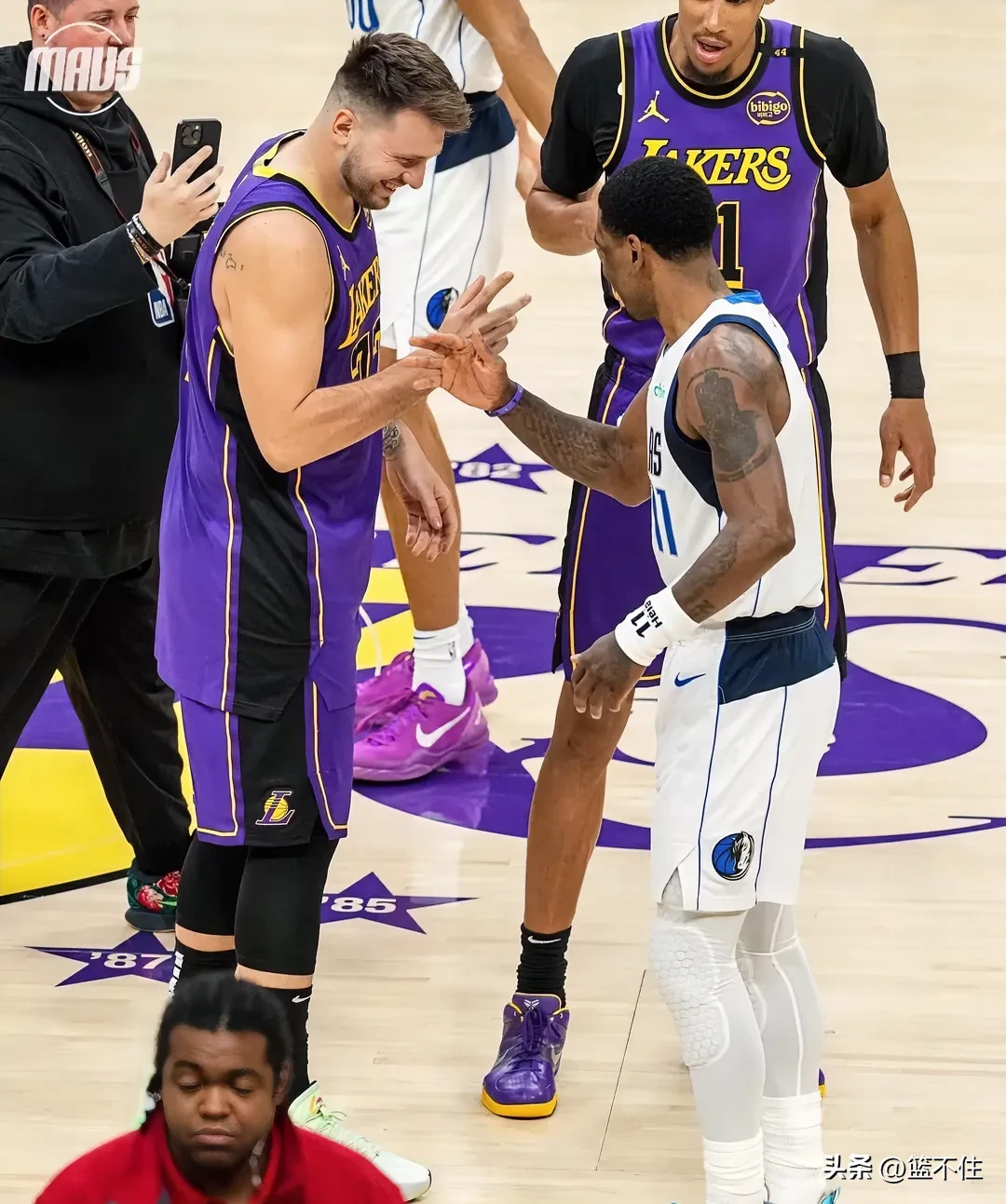 黄蜂血洗湖人，欧文一己之力扛起全队