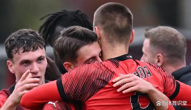 德国轻取AC米兰，伊布点燃赛场